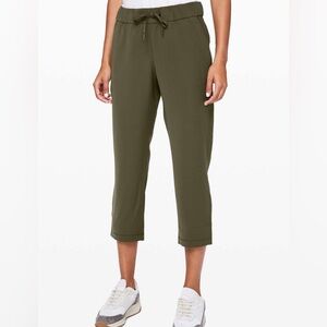 Like Brand New - lululemon ON THE FLY CROP *23" dark green/olive